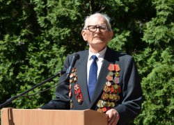 Від імені ветеранів Великої Вітчизняної війни виступив Віталій Іванович Манчевський